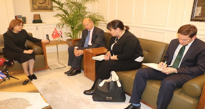 İngiltere’nin Ankara Büyükelçisi Dominick Chilcott’tan Fatma Şahin’e ziyaret