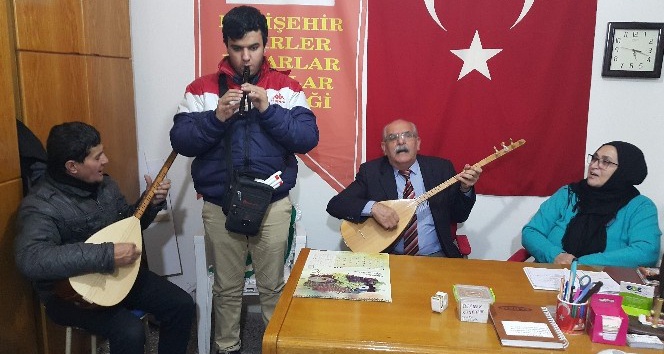 İranlı görme engelli sanatçı Mehdi Saadet flütle Eskişehir türkülerini seslendirdi