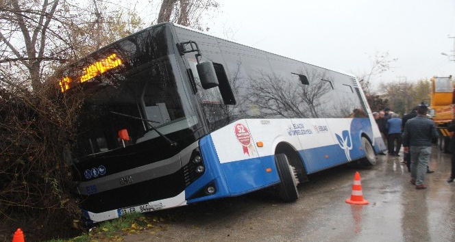 Elazığ’da otobüs kanala girdi:  1 yaralı