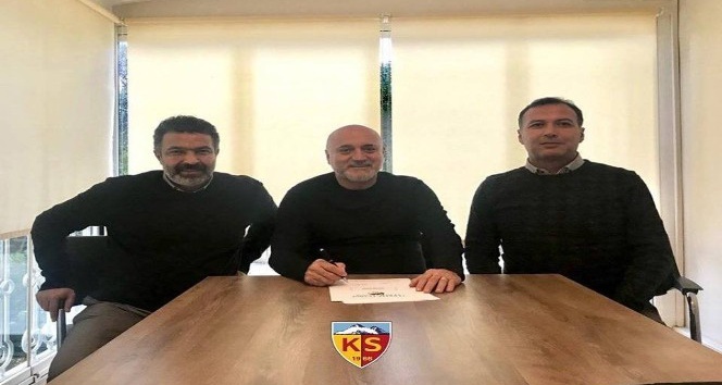 Spor Toto Süper Lig ekiplerinden Kayserispor, Ertuğrul Sağlam’dan boşalan teknik direktörlük görevine Hikmet Karaman’ın getirildiğini açıkladı.