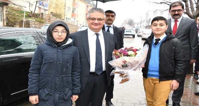 Vali Aykut Pekmez Çelikhan ilçesinde incelemelerde bulundu
