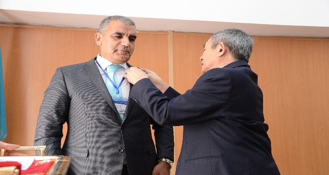 Doç. Dr. Koç’a Kazakistan Devlet Nişanı verildi