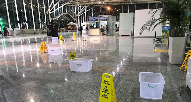 Hatay Havalimanı sulara teslim oldu