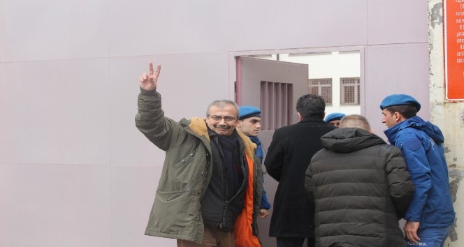 Hapis cezası onanan Sırrı Süreyya Önder: