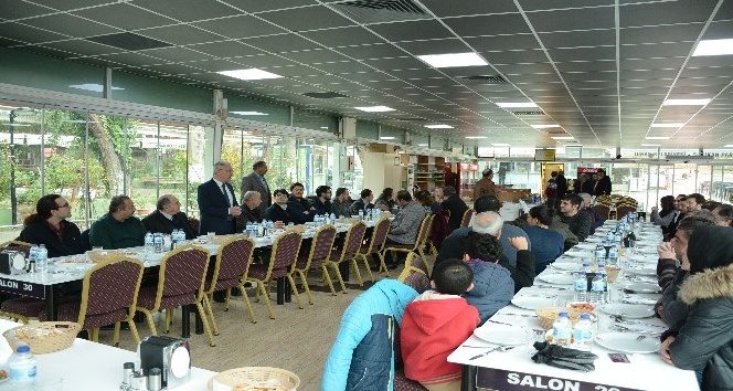 Dinar Belediye Başkanı Saffet Acar, mühendislerle yemekte buluştu