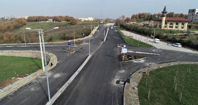 Başiskele’de asfalt ve parke yollar yapılıyor