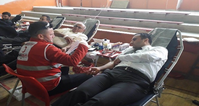 Kulu Kaymakamı Budan’dan kan bağışına destek