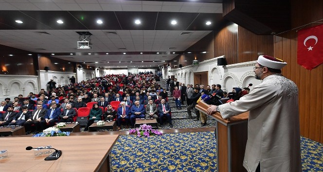 Diyanet İşleri Başkanı Erbaş, üniversite öğrencileriyle bir araya geldi
