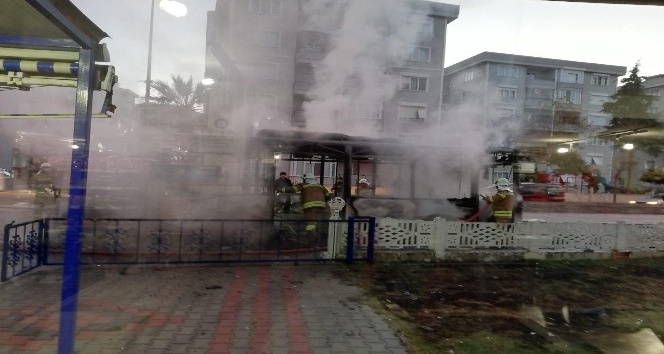 Çanakkale’de halk otobüsü alev alev yandı