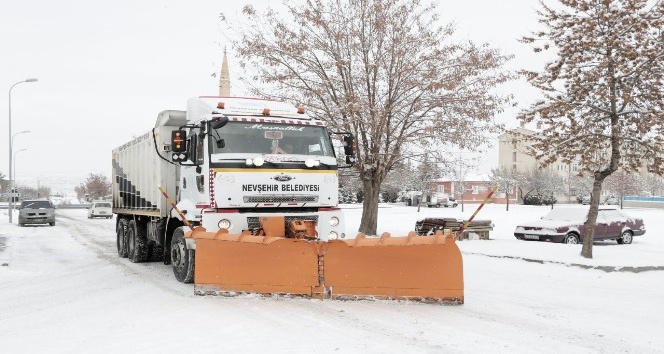 Nevşehir Belediyesi karla mücadelesine devam ediyor