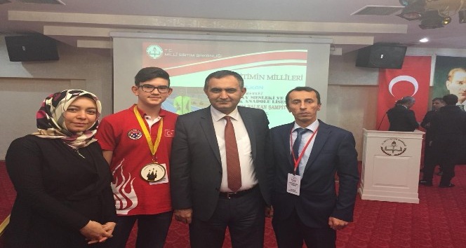 Bakan Selçuk,  Avrupa Satranç Şampiyonu Serhat Berat’ı kabul etti