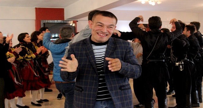 Özel gençler davul, zurna ve kemençe eşliğinde doyasıya eğlendiler