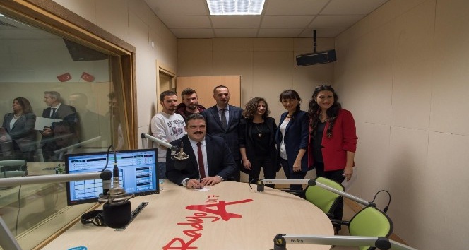 Anadolu Üniversitesi Rektörü Çomaklı, Radyo A’nın konuğu oldu