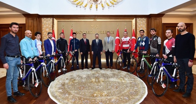 Kocaeli’de spor kulüplerine bisiklet hediye edildi