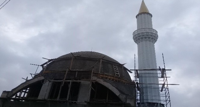 Otoban Üstü Camii’nin minaresi tamamlandı