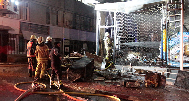Fatih’te 5 katlı bina alev alev yandı