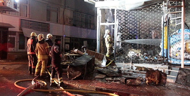 Fatih’te 5 katlı bina alev alev yandı