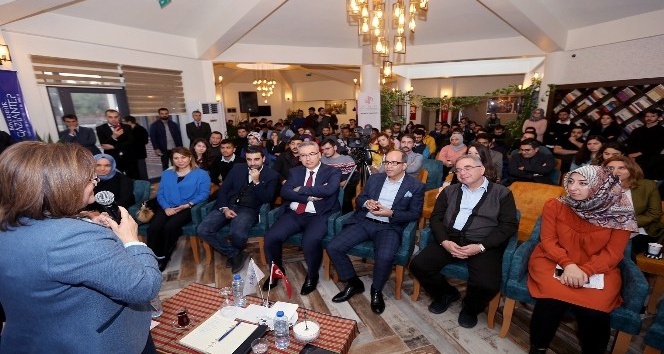 Başkan Fatma Şahin deneyimlerini gençlerle paylaştı