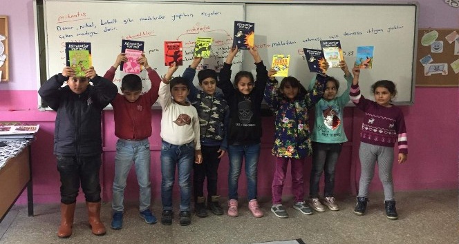 Siirt’te 47 okula kitap ve satranç dağıtıldı