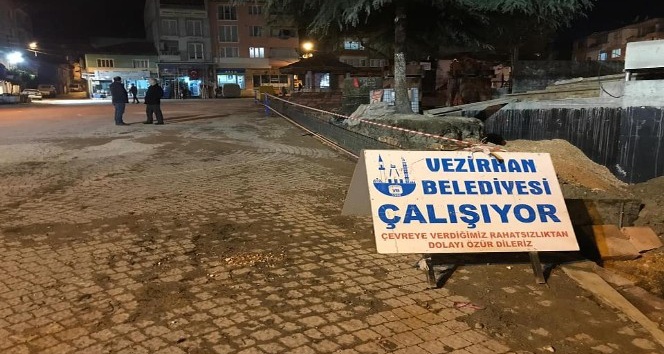Vezirhan Belediyesi çalışmalarına gece de devam ediyor