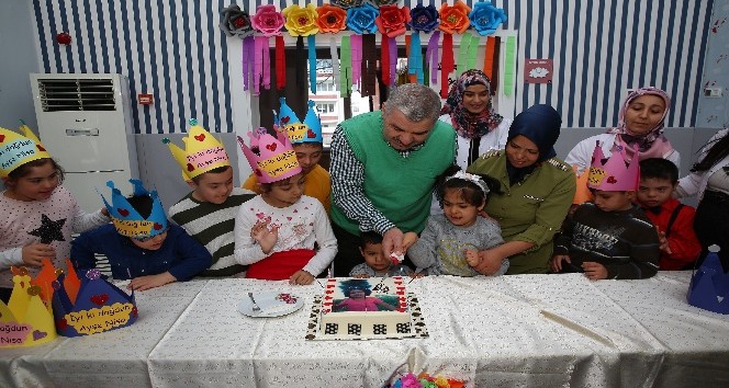 Engelsiz Çocuk Evi’nde kalan Ayşe Nisa için unutamayacağı bir doğum günü kutlaması yapıldı