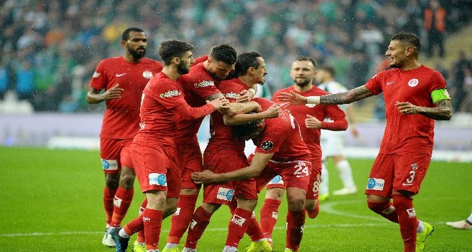 Spor Toto Süper Lig: Bursaspor: 0 - Antalyaspor: 2 (İlk yarı)