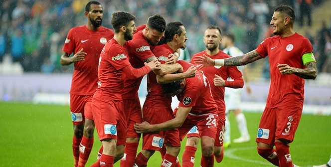 Antalyaspor, Bursaspor'u deplasmanda devirdi! | Antalyaspor - Bursaspor kaç kaç?