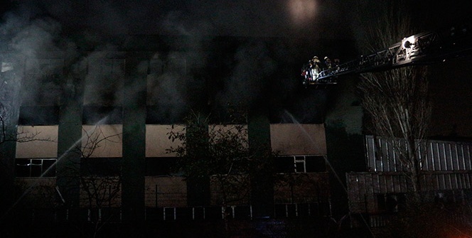 Maltepe’de plastik fabrikası alev alev yandı