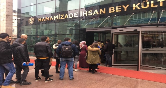Trabzon Büyükşehir Belediyesi’ne personel alımları için yapılan başvurularda uzun kuyruklar oluştu