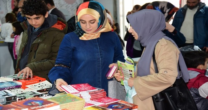 Osmaniye Belediyesi 3. Kitap Fuarı’nı 3 günde 30 bin kitapsever ziyaret etti