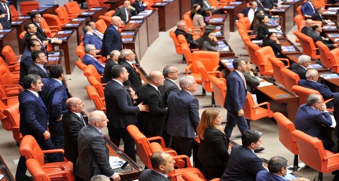 Kılıçdaroğlu: “1 Ocak 2019’dan itibaren CHP’li belediyelerin olduğu bütün yerlerde asgari ücret net 2 bin 200 lira olacak&quot;