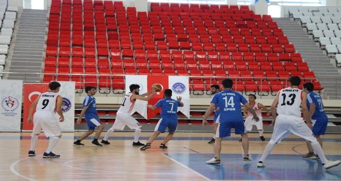 KYK’lı gençler basketbol turnuvasında mücadele etti