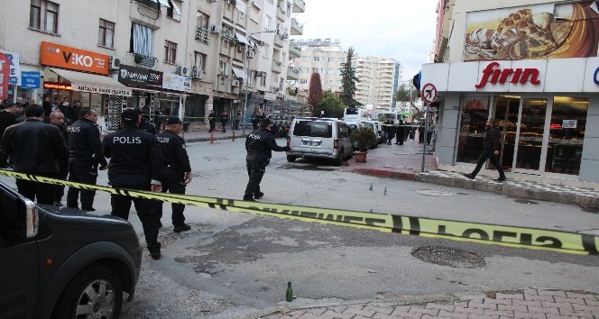 Antalya’da silahlı ve sopalı kavga: 2 yaralı