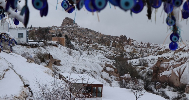 Kapadokya’da kar kartpostallık görüntüler ortaya çıkardı