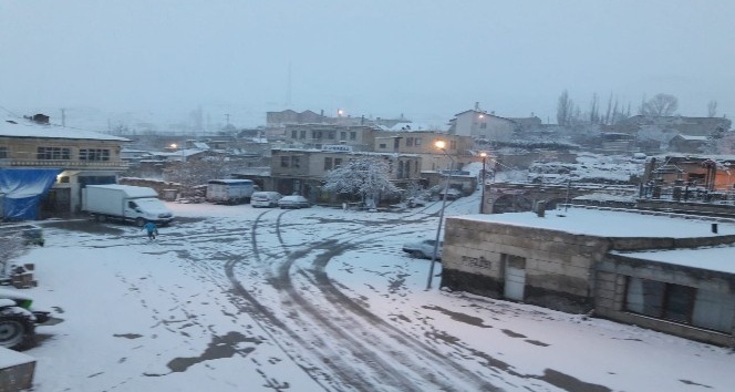 Aksaray’da yüksek kesimlere kar yağdı