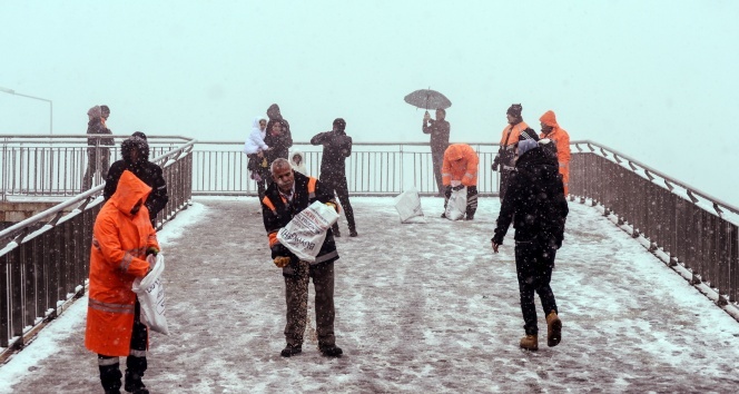 Trabzon&#039;da kar tatili bir gün daha uzatıldı