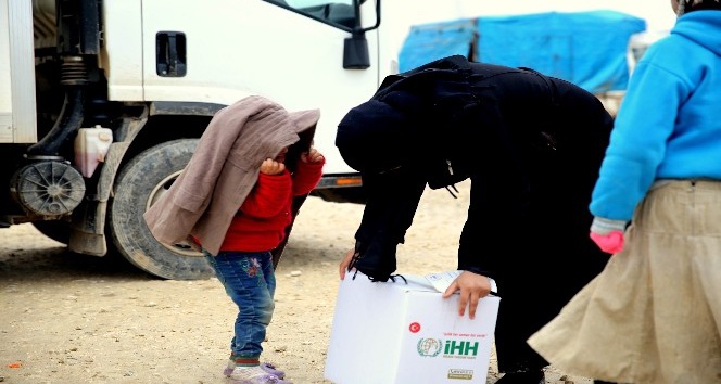 Çadırlarda yaşayan Suriyeli 600 aileye gıda yardımı