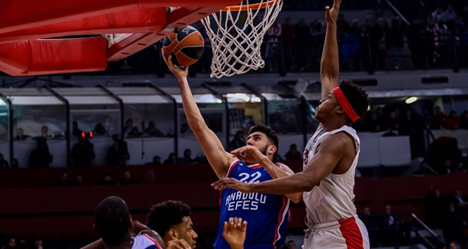 Anadolu Efes, Yunanistan’da mağlup