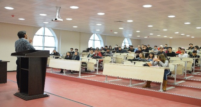 Gazeteci Kazım Bolat, üniversite öğrencileri ile bir araya geldi
