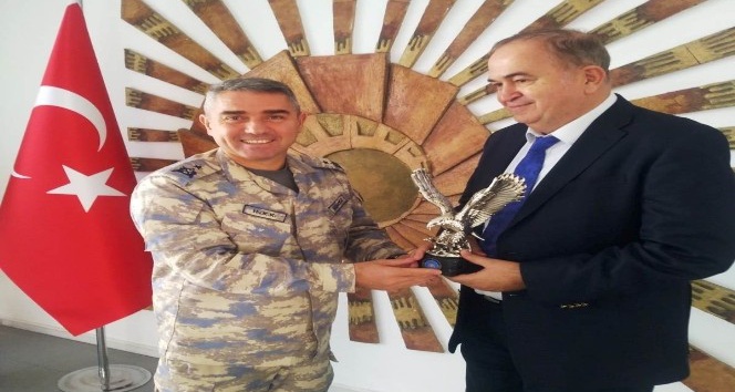 Kütahyalı sanayici ve iş adamı Mete Tetik, dairesini Kartal Vakfı’na bağışladı