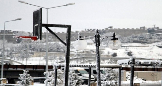 Gece eksi 18’i gören Ardahan, Türkiye’nin en soğuk ili oldu
