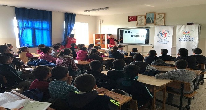 "Sosyal Medya ve Sanal Hayatta Kaybettiğimiz Gerçekler Eğitimi" verildi