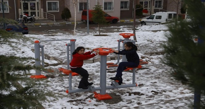 Nevşehir Belediyesi Yeni TOKİ’ye 5 adet spor kondisyon parkı yaptı