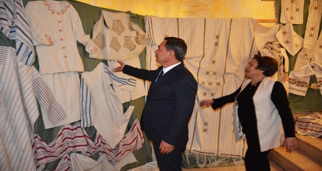 Başkan Uysal Elpek Bezi sergisine katıldı