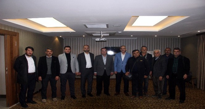 AK Partililer basın mensuplarıyla bir araya geldi