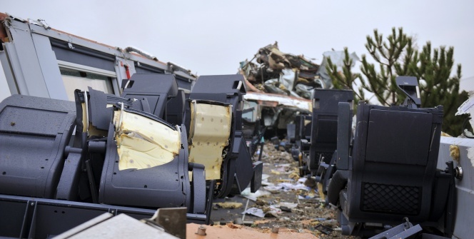 Kaza yapan trenin vagonlarının içi böyle görüntülendi