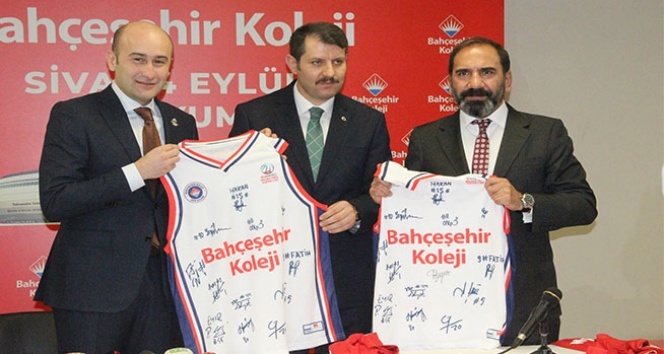 Bahçeşehir Koleji Sivassporun stadına adını verdi