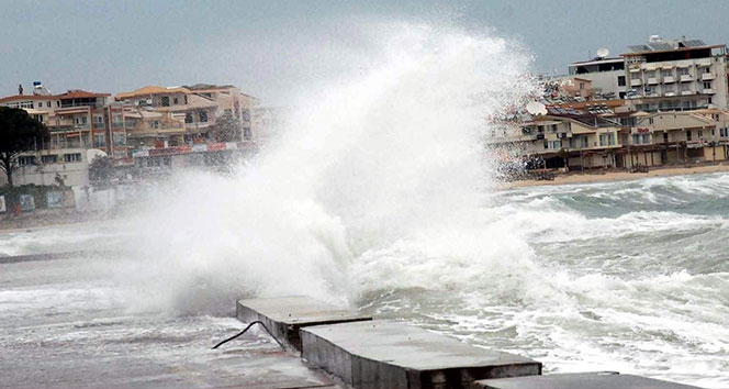 Ege Denizi'nin kuzeyine kuvvetli fırtına uyarısı