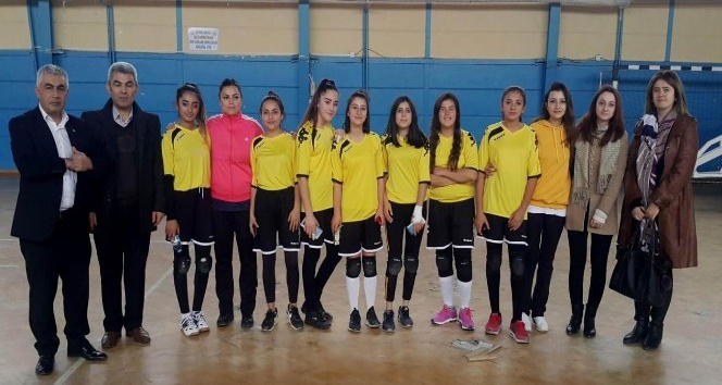 Okullar arası voleybol turnuvası düzenlendi