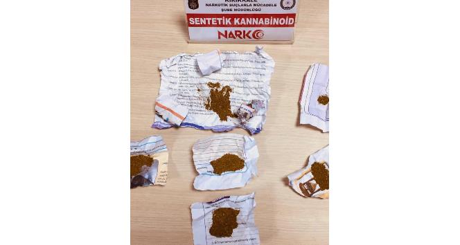 Uyuşturucu satıcıları suçüstü yakalandı